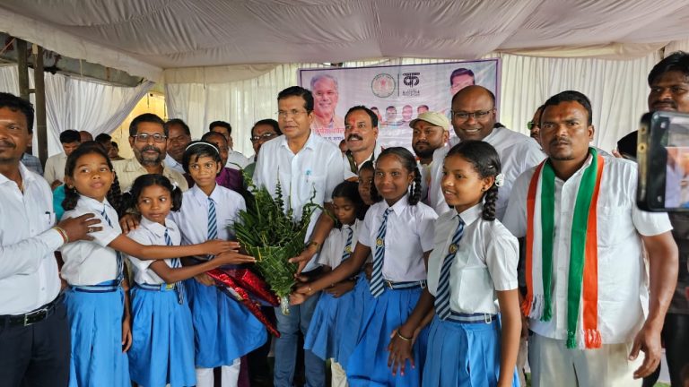 मंत्री श्री मरकाम ने माकड़ी में की सौगातों की बरसात