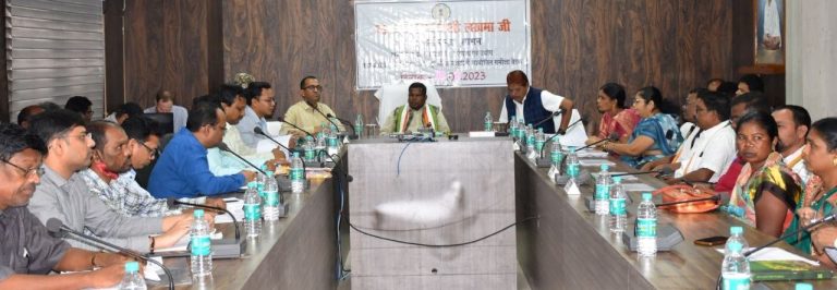 विकास कार्यों को तय समय पर पूर्ण कराएं:मंत्री श्री कवासी लखमा