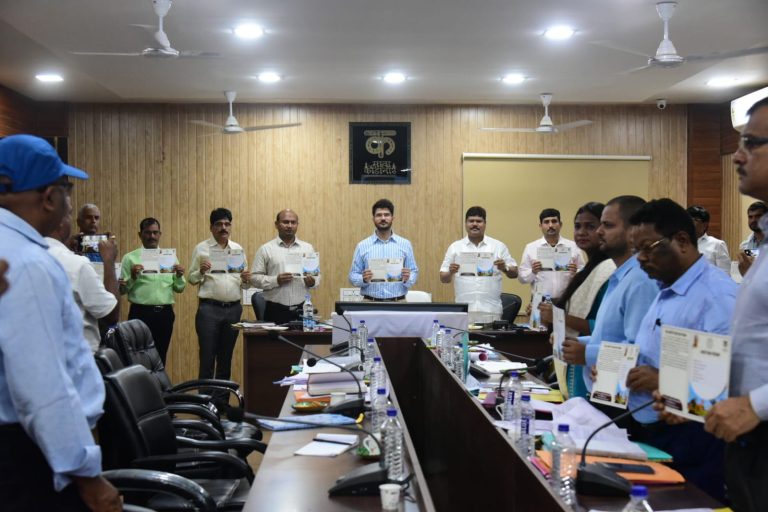 कोंडागांव:आदर्श ग्राम योजना कार्ड का किया गया विमोचन