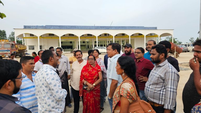 कोंडागांव:मंत्री मोहन मरकाम में निर्माणाधीन राम मंदिर तालाब सौंदरीकरण,बंधा तालाब एवं नवीन बस स्टैंड का किया निरीक्षण