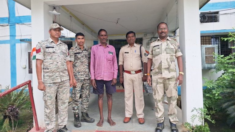 थाना फरसगांव पुलिस की गांजा तस्कर पर कार्यवाही, आरोपी के कब्जे से 15 हजार रुपये का गांजा जप्त।