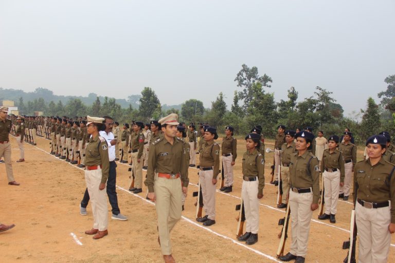 कोंडागांव:पुलिस अधीक्षक द्वारा लिया गया जनरल परेड /परेड उपरांत कराया गया बलवा ड्रील का अभ्यास