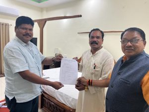 कोंडागांव – लोकसभा चुनाव 2024 क़े लिए कांग्रेस चुनावी मोड मे आ चुकी है,दावेदार अपनी अपनी दावेदारी संगठन प्रमुख क़े समक्ष पेश कर रहे हैँ